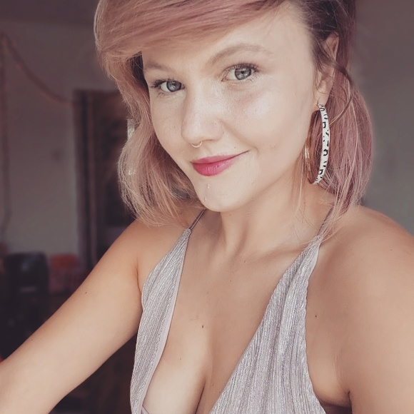 Your Posher, Tay - Picture 2 of 5